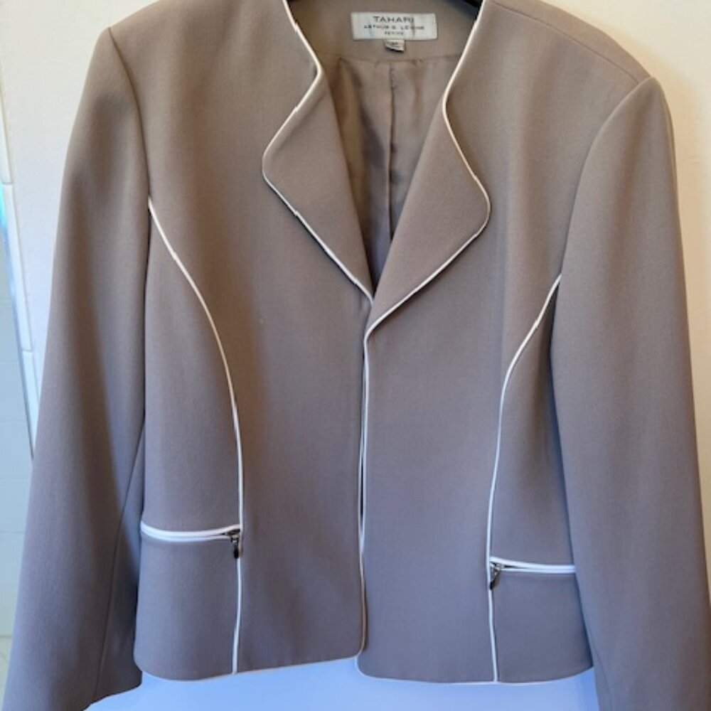 TAHARI ASL Crepe Blazer Beige with Ivory Piping. NWOT. Size 16P
